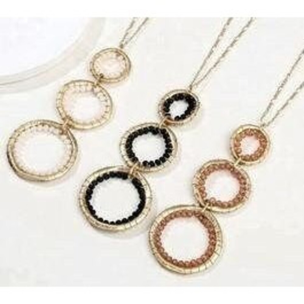 Geometric Disc Pendant Necklace (three colors)
